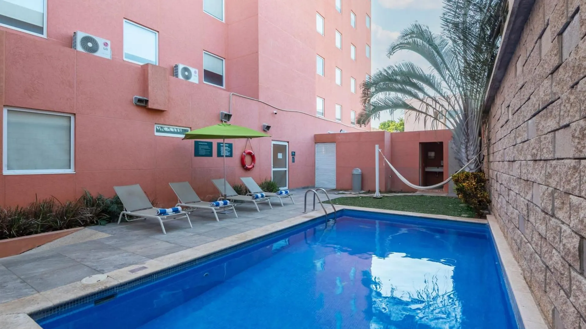 City Express Junior By Marriott Merida Altabrisa 3*,